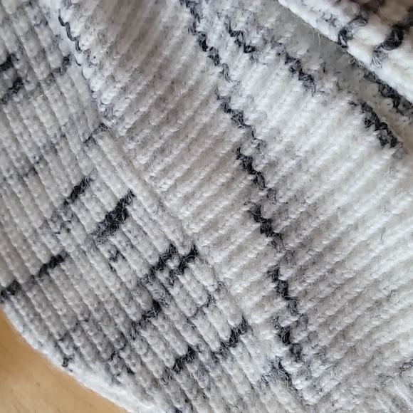 VARLEY Belgrave Knit Sweater in Egret & Charcoal - Picture 14 of 14